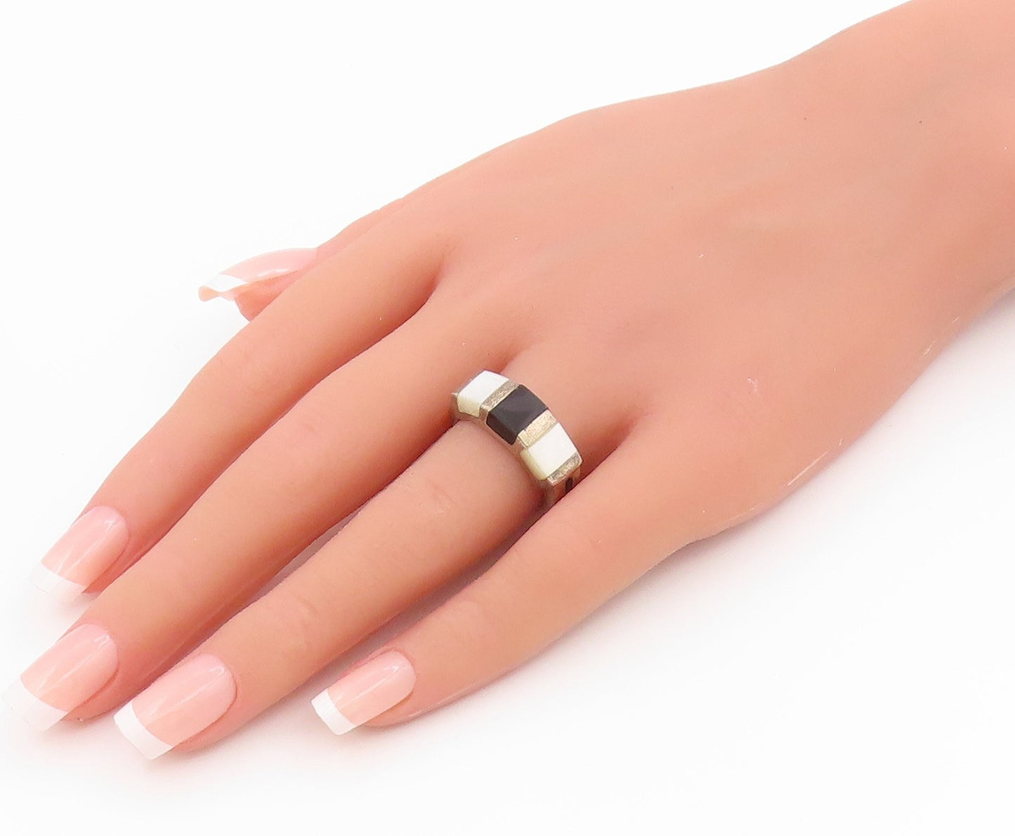 925 Sterling Silver Vintage Ring Mother Of Pearl & Onyx Inlay  Sz 7.5  RG36251
