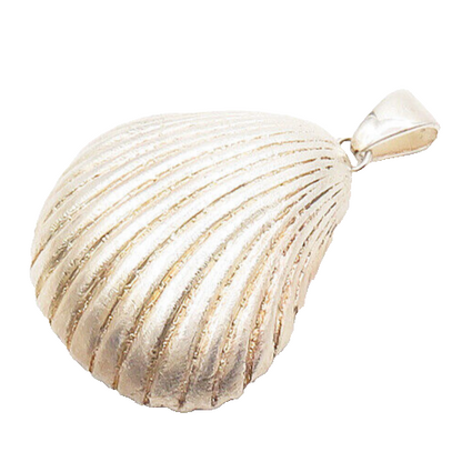 925 Sterling Silver  Vintage Shiny Scalloped Clam Shell Motif Pendant  PT14338