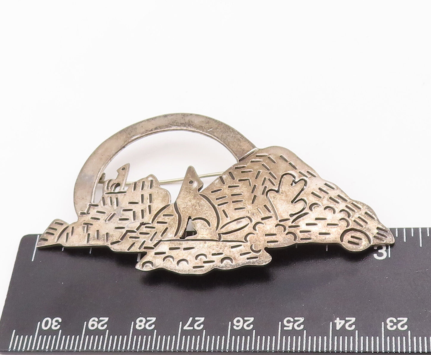 925 Sterling Silver Vintage Brooch Pin MEXICO Carved Howling Wolves  BP10956