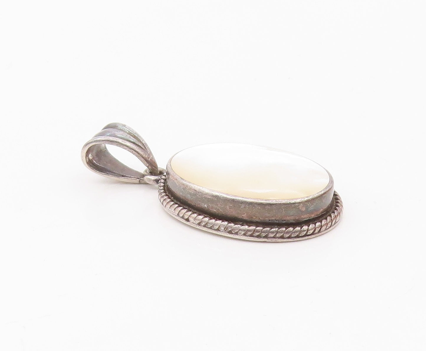 925 Sterling Silver  Vintage Mother Of Pearl Oval Twist Drop Pendant  PT16425