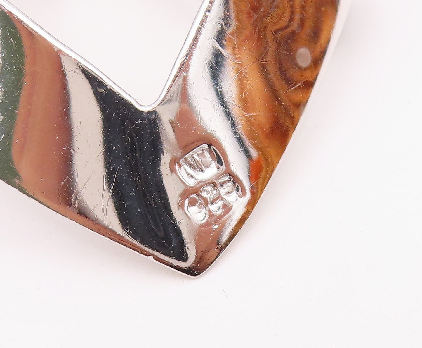 925 Sterling Silver  Vintage Garnet Shiny Love Heart Ribbon Brooch Pin  BP8226