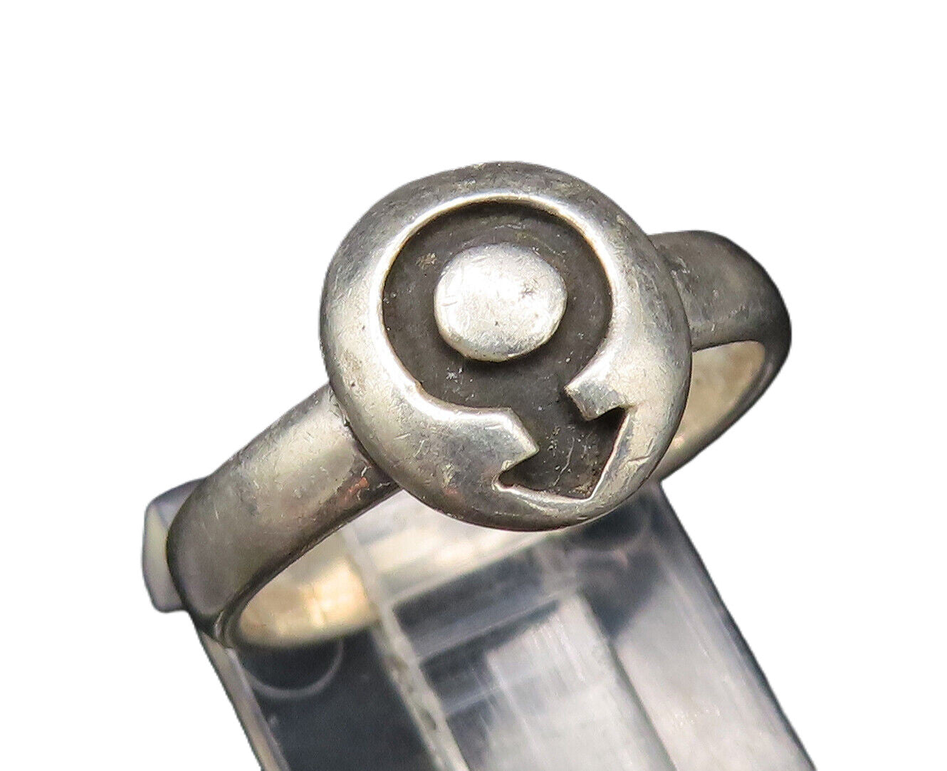 925 Sterling Silver  Vintage Carved Circled Arrow Symbol Ring Sz 6.5  RG25878