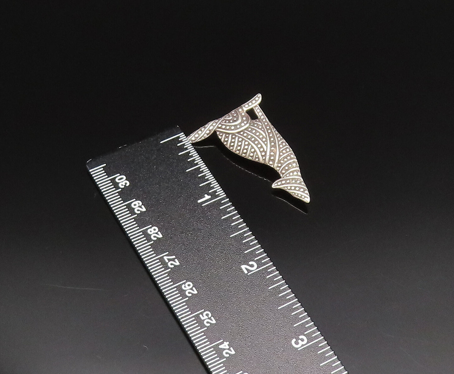 925 Sterling Silver  Vintage Dotted Howling Wolf Dog Brooch Pin  BP9694