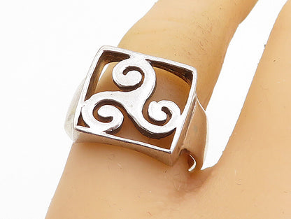 925 Sterling Silver  Vintage Shiny Triskelion Square Band Ring Sz 8  RG3955