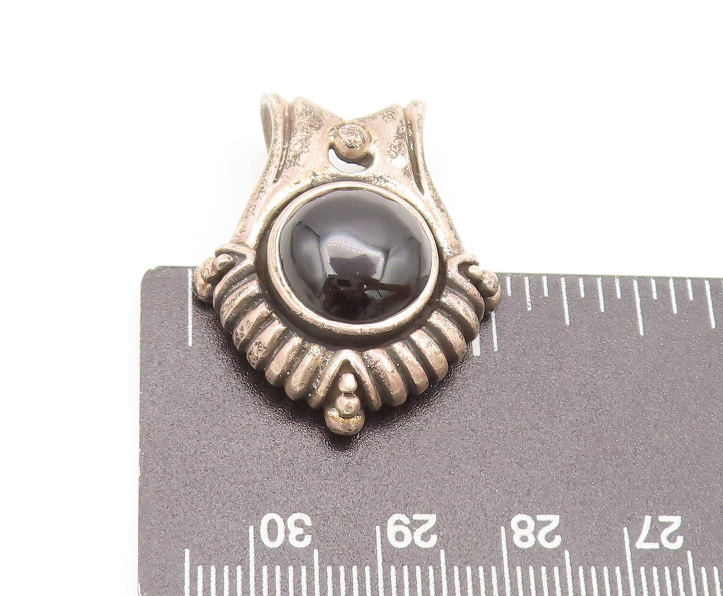 925 Sterling Silver  Vintage Round Cabochon Onyx Puffy Carved Pendant  PT22342