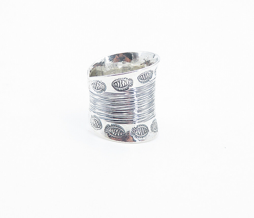 925 Sterling Silver  Etched Fish Pattern Concave Band Ring Sz 9.5  RG8543