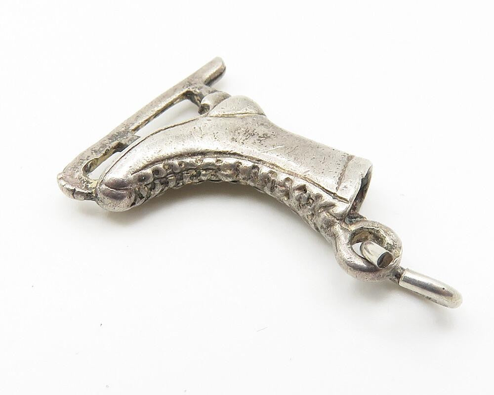 925 Sterling Silver  Vintage Shiny Petite Ice Skate Sports Pendant  PT8436