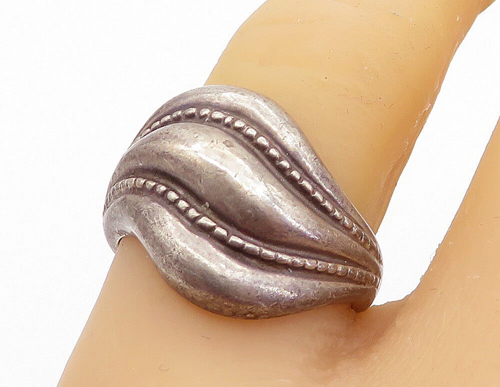 925 Sterling Silver  Vintage Dark Tone Fluted Dome Twist Band Ring Sz 7 RG3556