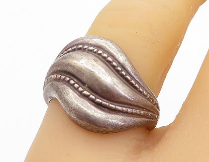 925 Sterling Silver  Vintage Dark Tone Fluted Dome Twist Band Ring Sz 7 RG3556