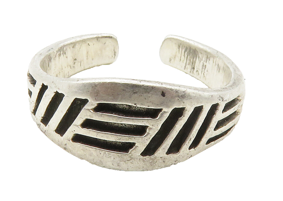 925 Sterling Silver  Vintage Linear Pattern Shiny Band Ring Sz 8  RG15197