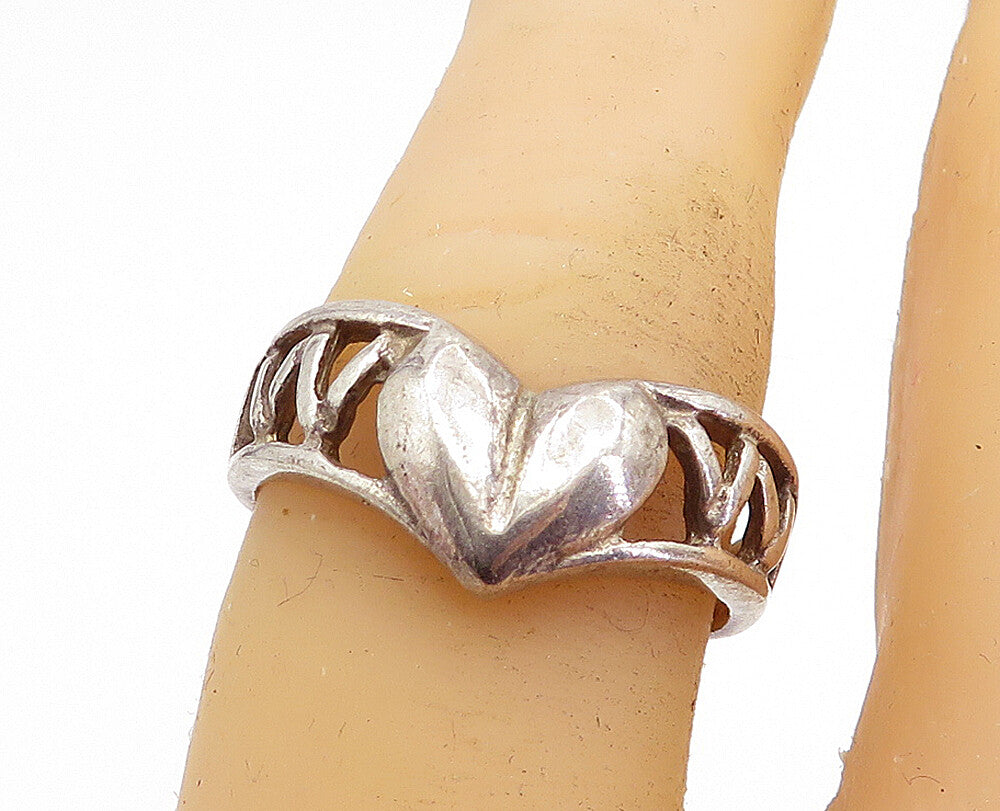 925 Sterling Silver  Vintage Dark Tone Love Heart Band Ring Sz 6.5  RG4058