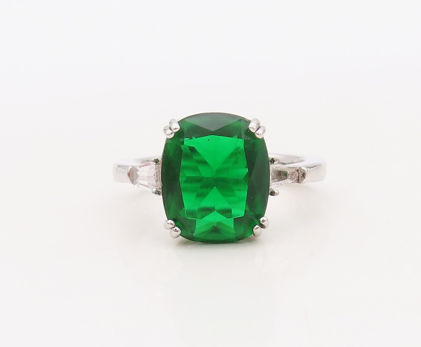 925 Sterling Silver Vintage Ring Rectangle Cut Green & White CZ  Sz 7 RG30516