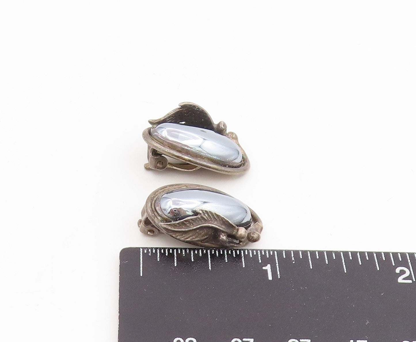 925 Sterling Silver Vintage Earrings Hematite Carved Leaf Motif Clip On  EG14102