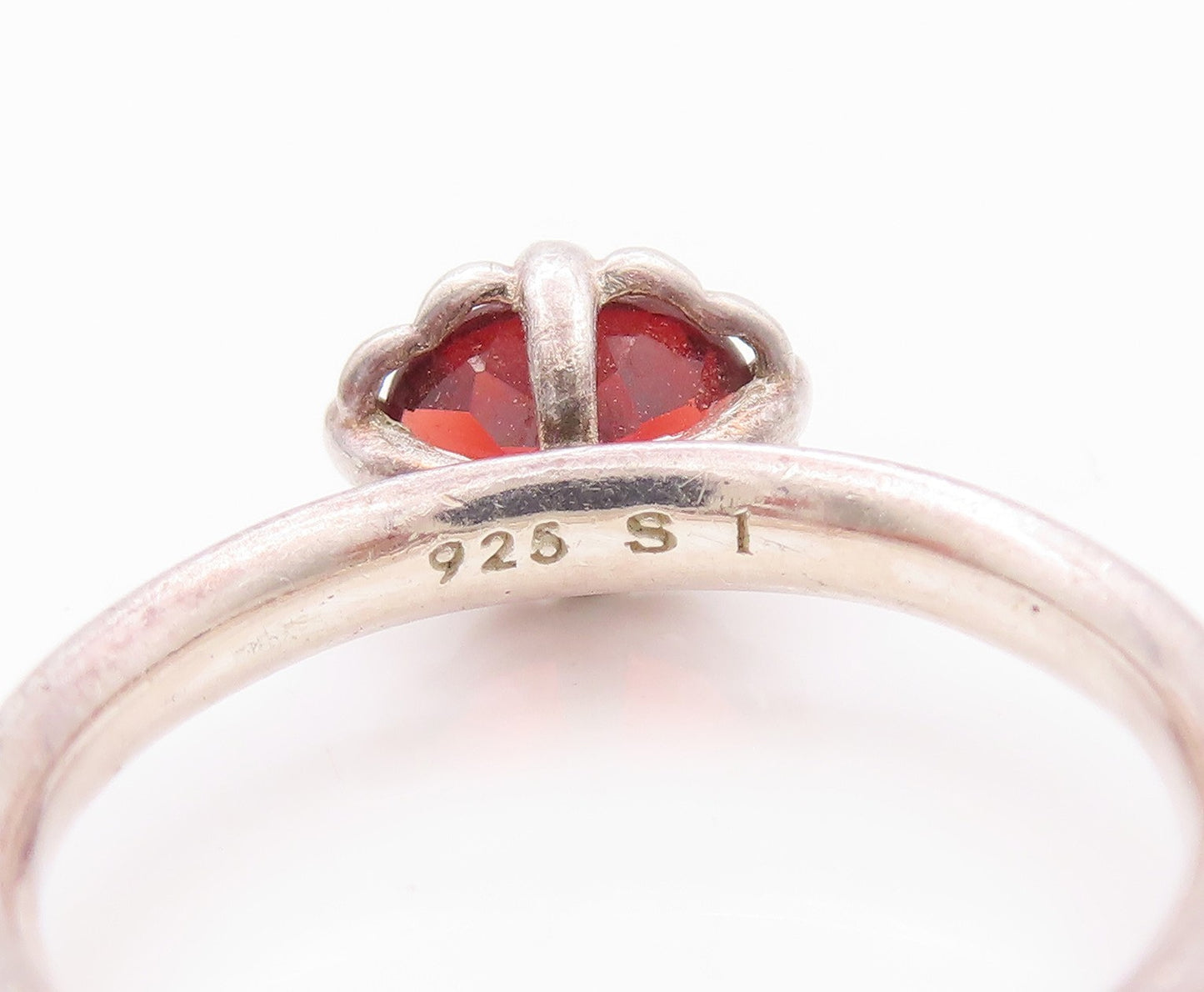 925 Sterling Silver Vintage Ring Minimalist Oval Garnet Flower  SZ 6.5  RG32268