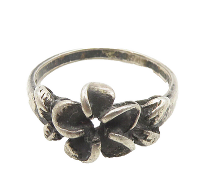 925 Sterling Silver  Vintage Oxidized Flower Motif Band Ring Sz 7.5  RG18482