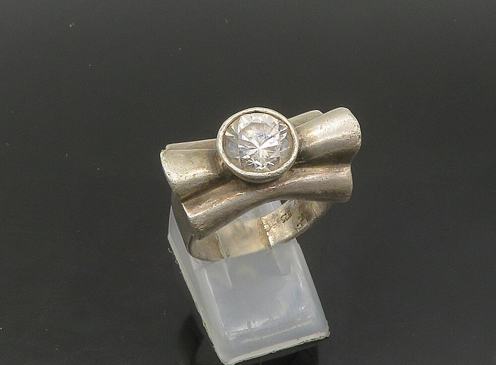 925 Sterling Silver  Vintage Cubic Zirconia Bow Motif Band Ring Sz 8  RG23619