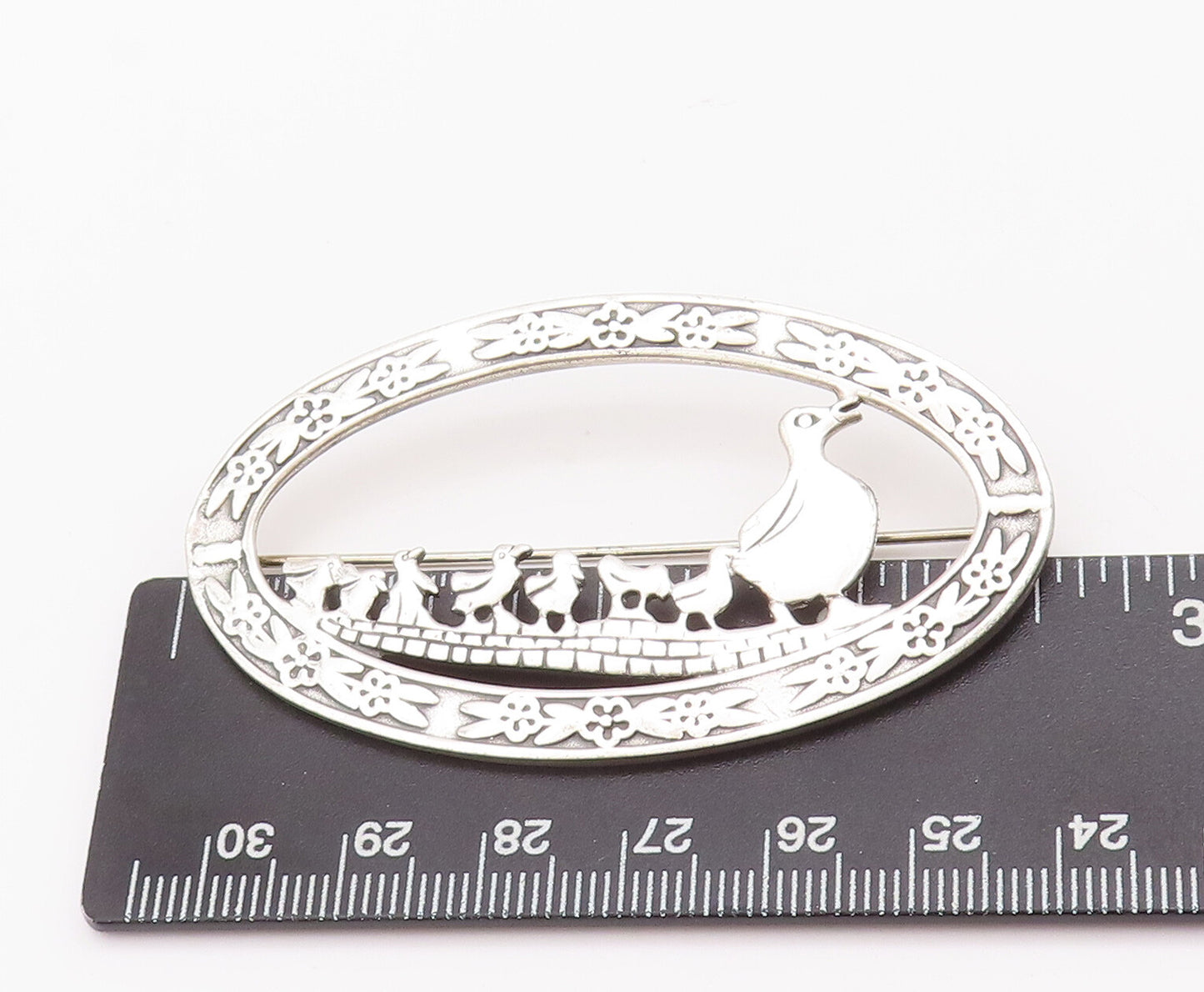 925 Sterling Silver Vintage Brooch Pin Floral Carved Frame Duck Family  BP10359