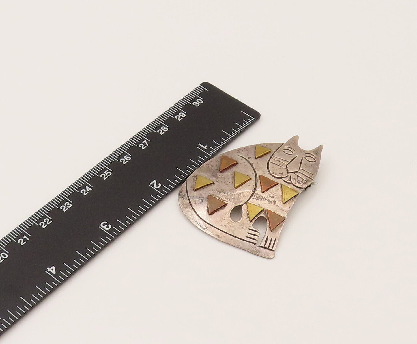 DESIGNER 925 Silver  Vintage Tri Tone Triangle Pattern Cat Brooch Pin  BP10277