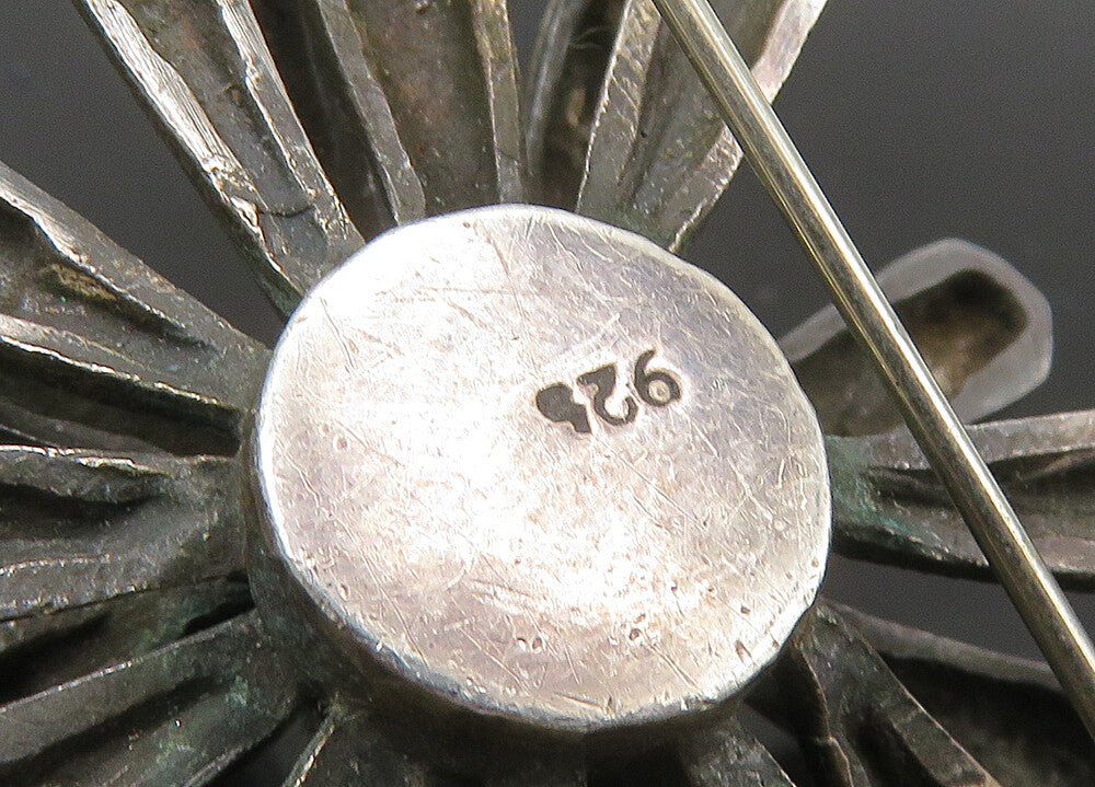 925 Sterling Silver  Vintage Dark Tone Shiny Flower Motif Brooch Pin  BP8950