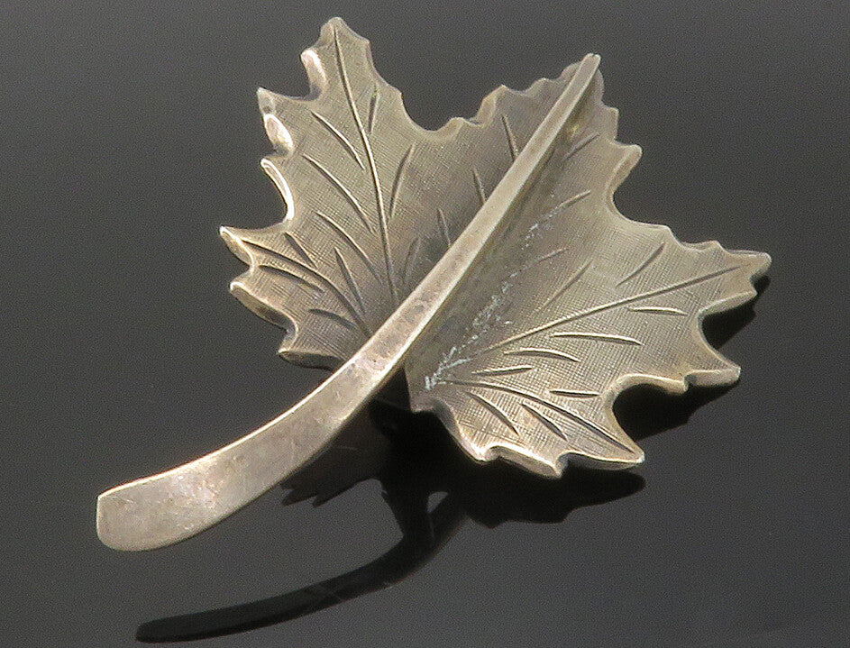 BEAU 925 Sterling Silver  Vintage Dark Tone Maple Leaf Brooch Pin  BP5049