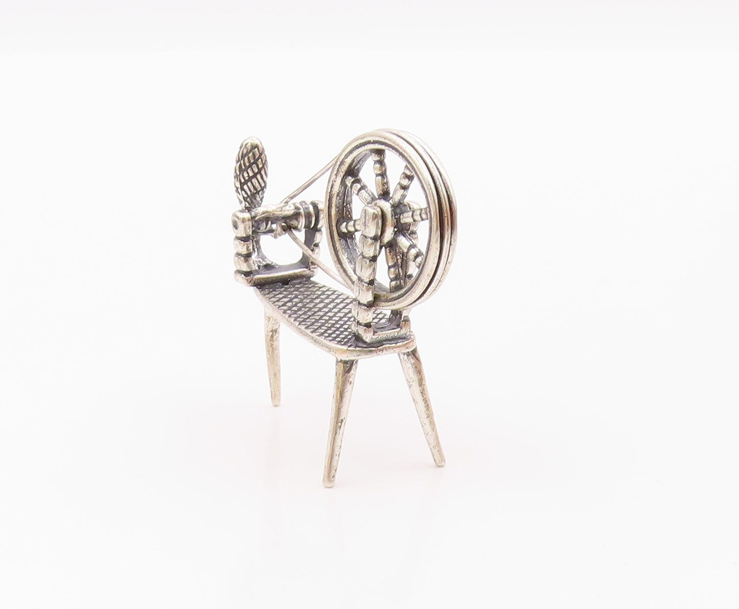 925 Sterling Silver  Vintage Old Fashioned Spinning Wheel Trinket  TR2815