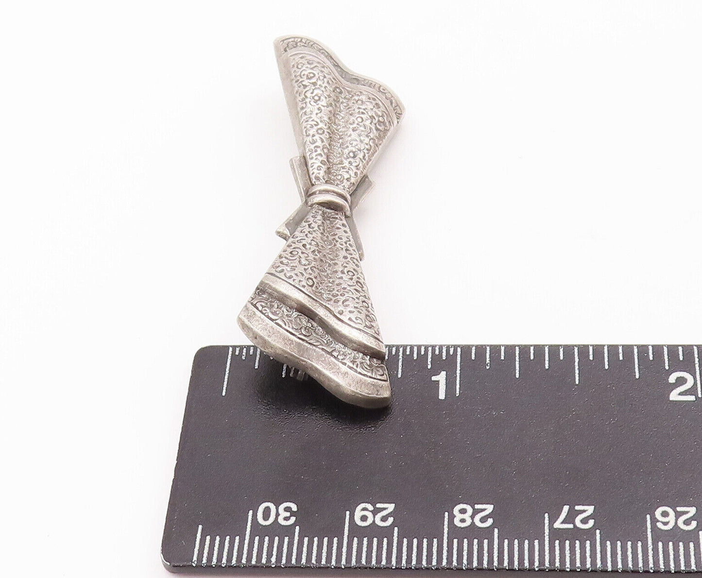 925 Sterling Silver Vintage Brooch Pin EUROPE Solid Dented Carved Bow  BP10909