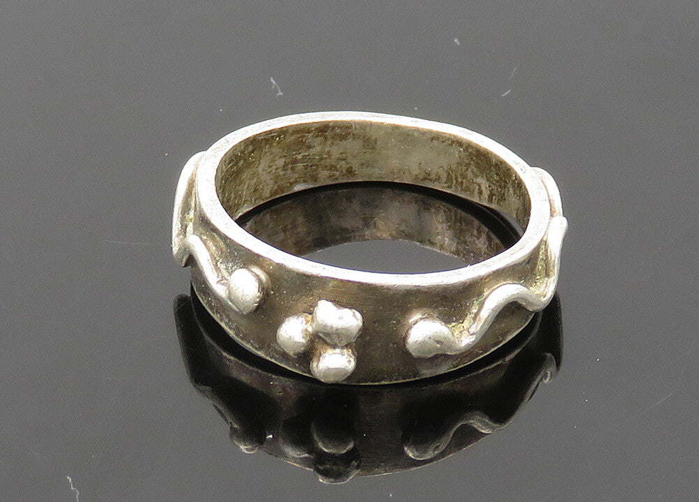 925 Sterling Silver  Vintage Raised Swirl Detail Band Ring Sz 6  RG21281
