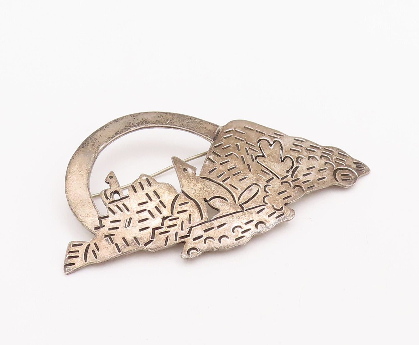 925 Sterling Silver Vintage Brooch Pin MEXICO Carved Howling Wolves  BP10956