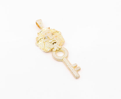 925 Sterling Silver  Vintage Cubic Zirconia Royal Lion Key Pendant  PT19622