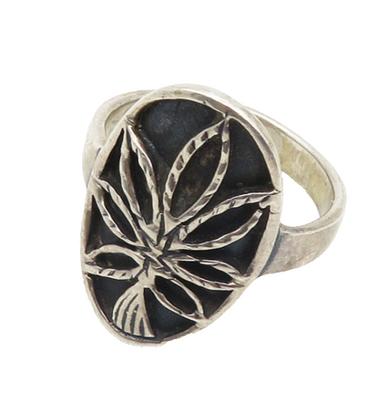 925 Sterling Silver  Vintage Oxidized Floral Leaf Motif Band Ring Sz 8  RG9677