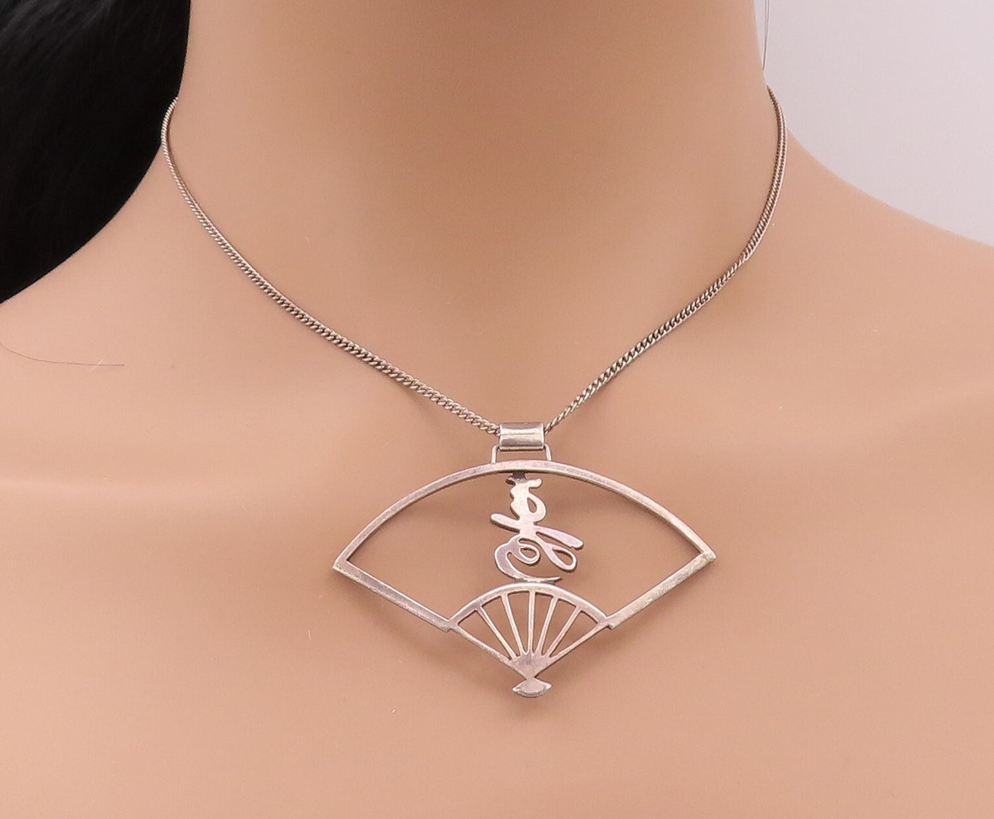 925 Sterling Silver Vintage Necklace Dark Tone Cutout Chinese Hand Fan  NE4386