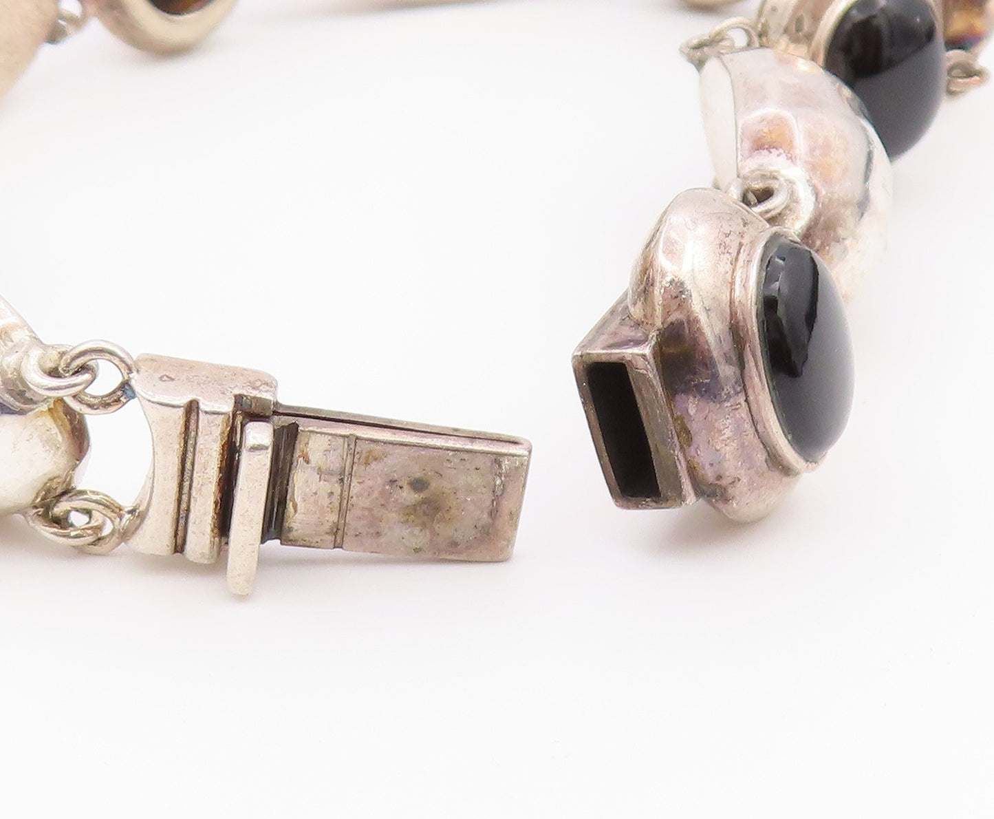 925 Sterling Silver Vintage Bracelet Black Onyx Hammered Puffy Dome Link BT12186