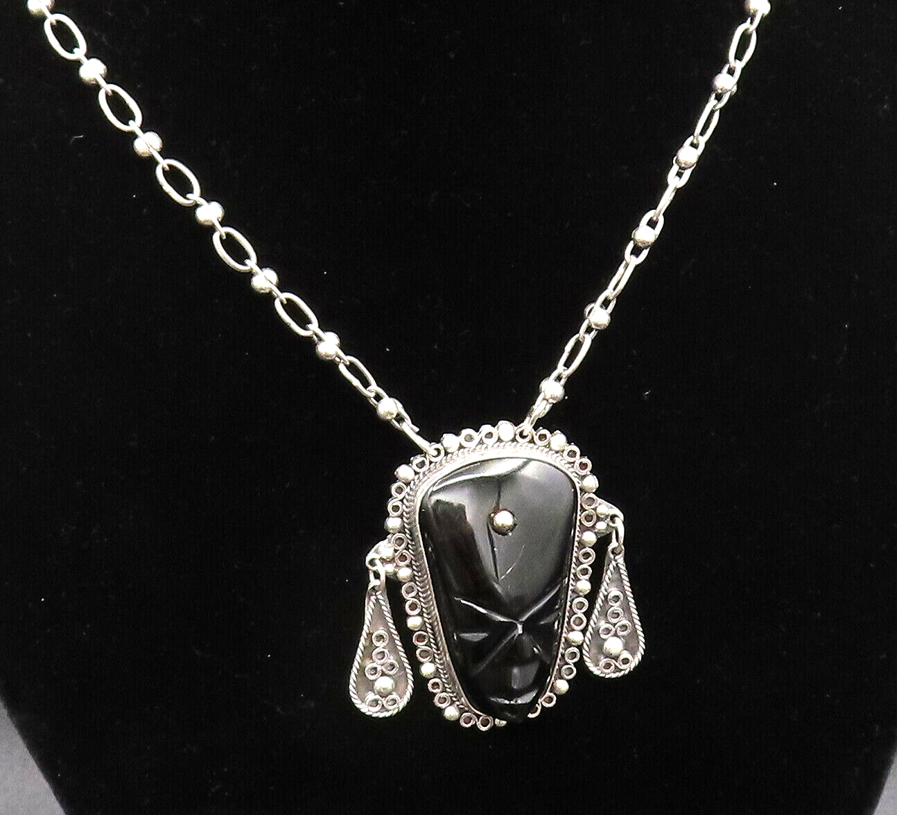 MEXICO 925 Silver  Vintage Carved Face Onyx Beaded Detail Necklace  NE3976