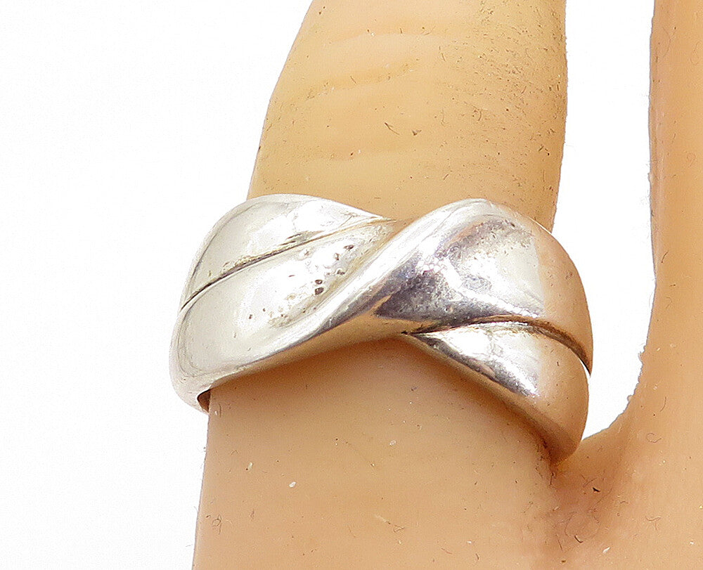 925 Sterling Silver  Vintage Shiny Twist Crossover Band Ring Sz 7.5  RG7100