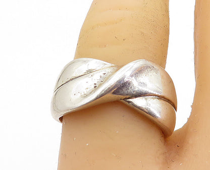 925 Sterling Silver  Vintage Shiny Twist Crossover Band Ring Sz 7.5  RG7100