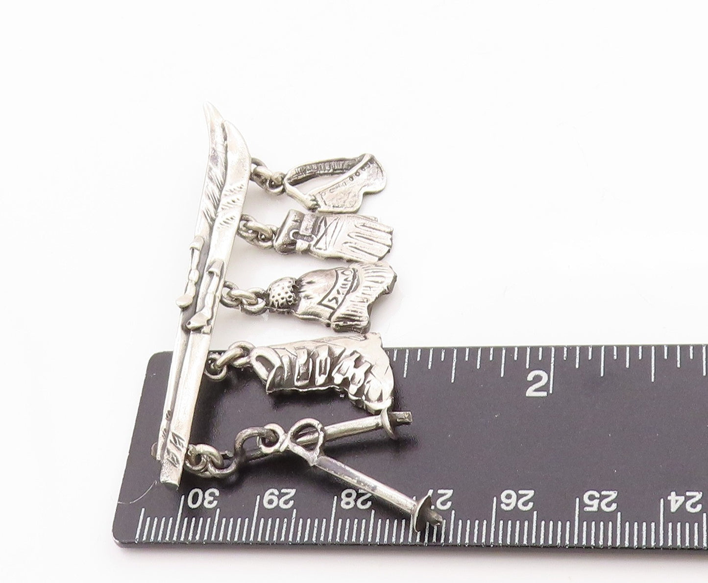 925 Sterling Silver Vintage Brooch Charming Hanging Winter Snow Skis  BP11787