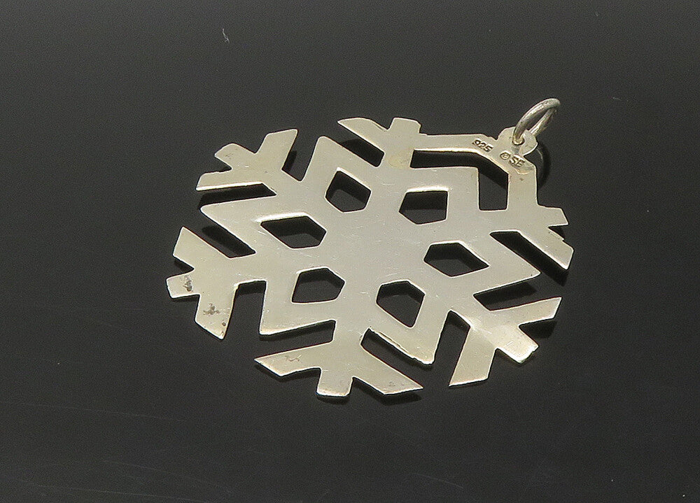 925 Sterling Silver  Vintage Shiny Winter Snowflake Motif Pendant  PT18185