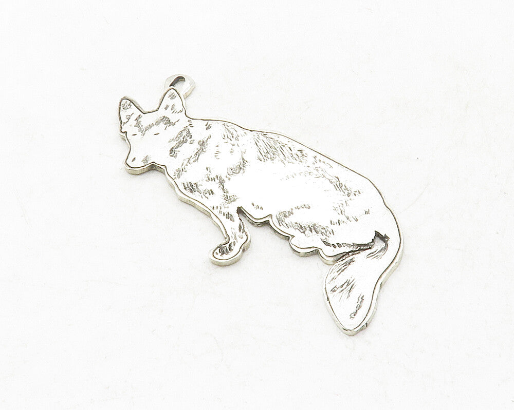 925 Sterling Silver  Vintage Sitting Wolf Etched Detail Animal Pendant PT10095