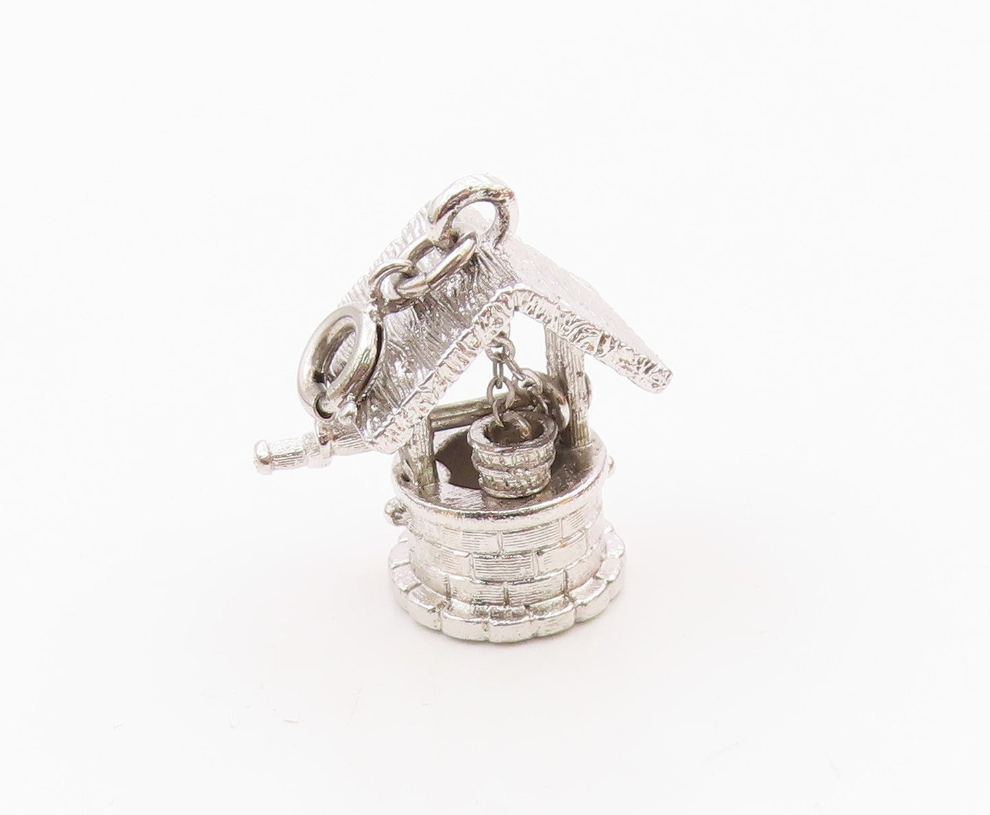 925 Sterling Silver  Vintage Shiny Water Well Etched Detail Pendant  PT15236