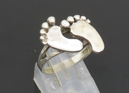 925 Sterling Silver  Vintage Shiny Footprints Motif Band Ring Sz 7  RG19899