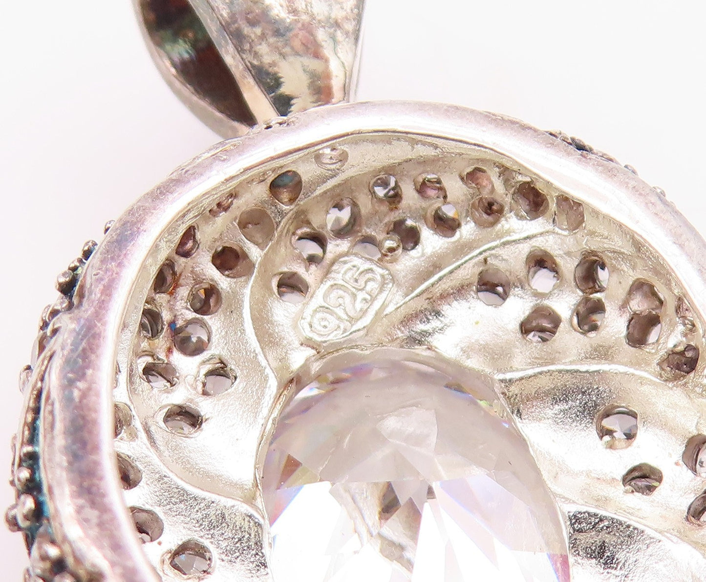 925 Sterling Silver   Vintage Sparkling Cubic Zirconia Oval Pendant  PT14994