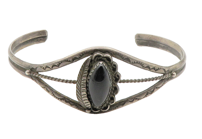 NAVAJO 925 Sterling Silver  Vintage Black Onyx Floral Cuff Bracelet  BT6000
