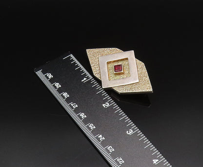 925 Sterling Silver  Vintage Two Tone Diamond Shaped Garnet Brooch Pin  BP9778