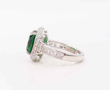 925 Sterling Silver Vintage Ring Oval Cut Green Halo White CZ Inlay Sz 7 RG30641