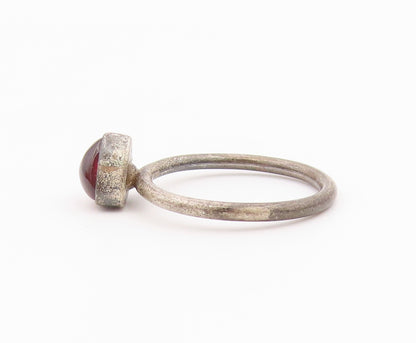 925 Sterling Silver Vintage Ring Trillion Cabochon Garnet Band  Sz 7.5  RG36423