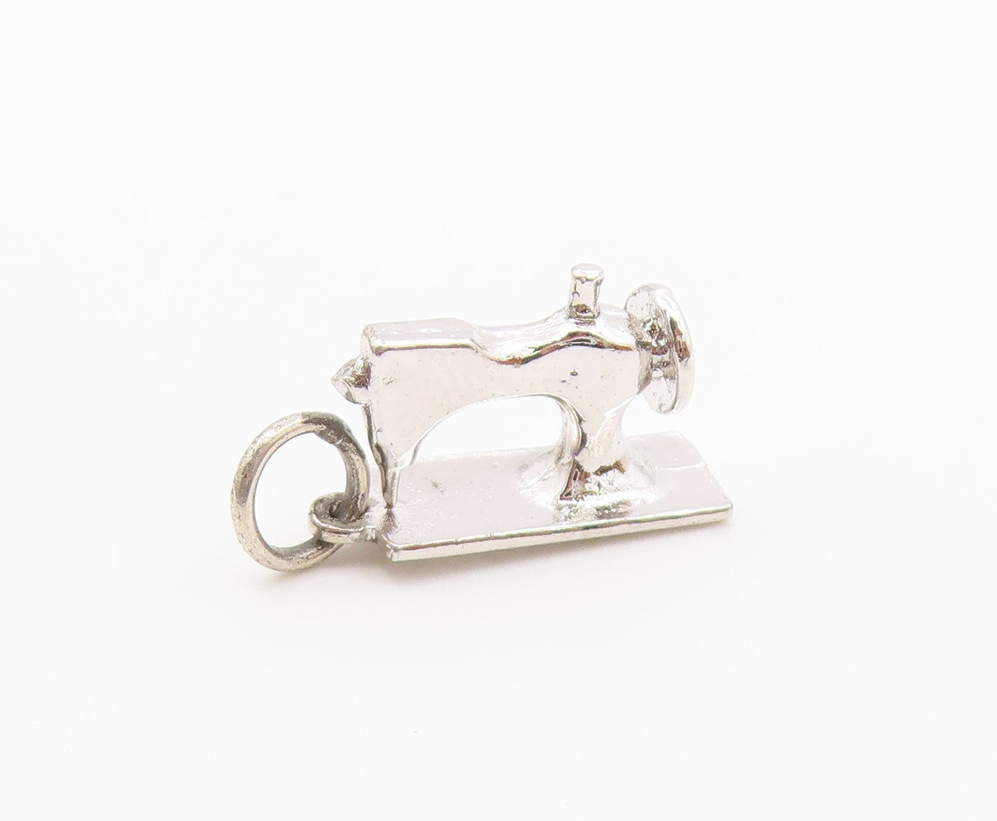 925 Sterling Silver  Vintage Polished Sewing Machine Charm Pendant  PT21409