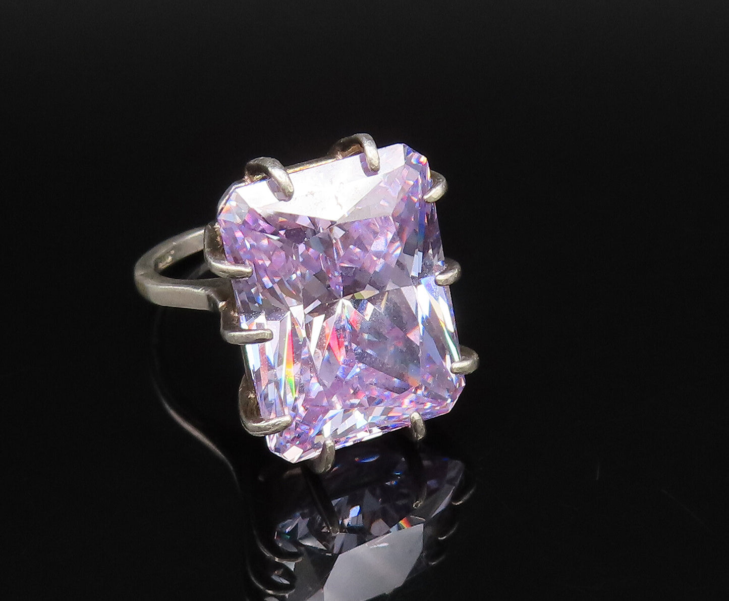 925 Silver  Vintage Beautiful Purple Cubic Zirconia Ring Sz 6.5  RG26089