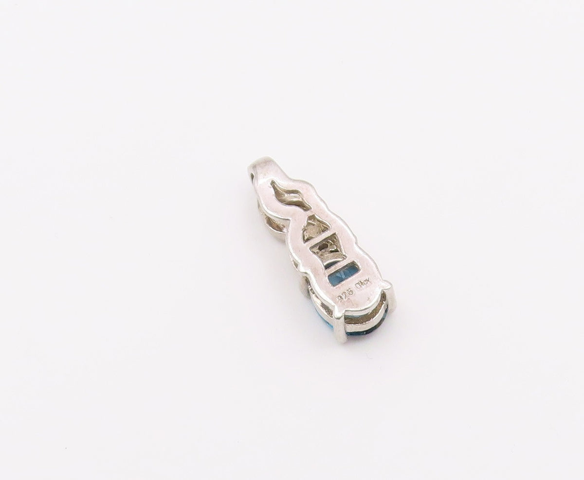 925 Sterling Silver  Vintage Shiny Prong Set Blue Topaz Pendant  PT15849