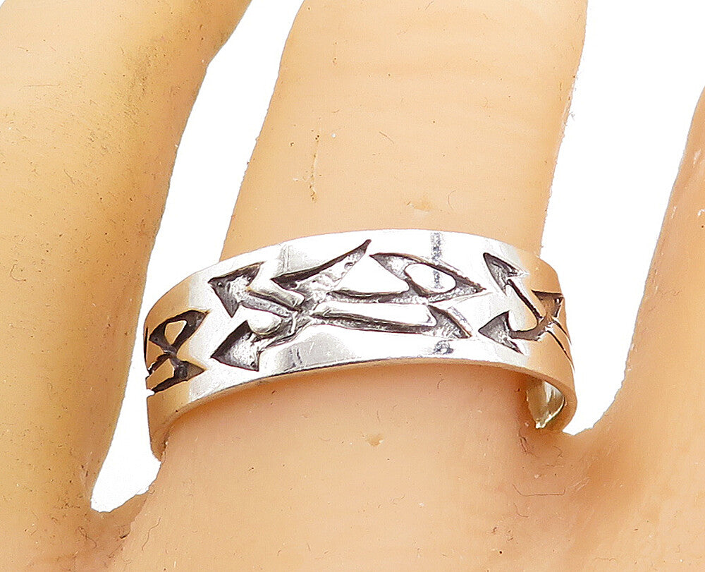 925 Sterling Silver  Vintage Shiny Arrow Detail Band Ring Sz 12.5  RG7315