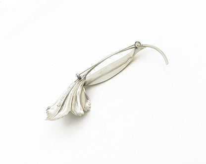 925 Sterling Silver  Vintage Shiny Sculpted Flower Motif Brooch Pin  BP7456